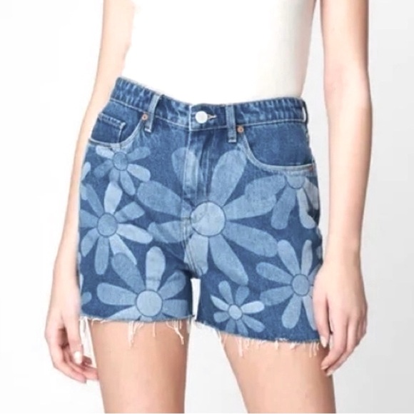 💙 NWT! Blank NYC Flower High Rise Shorts - Picture 1 of 11